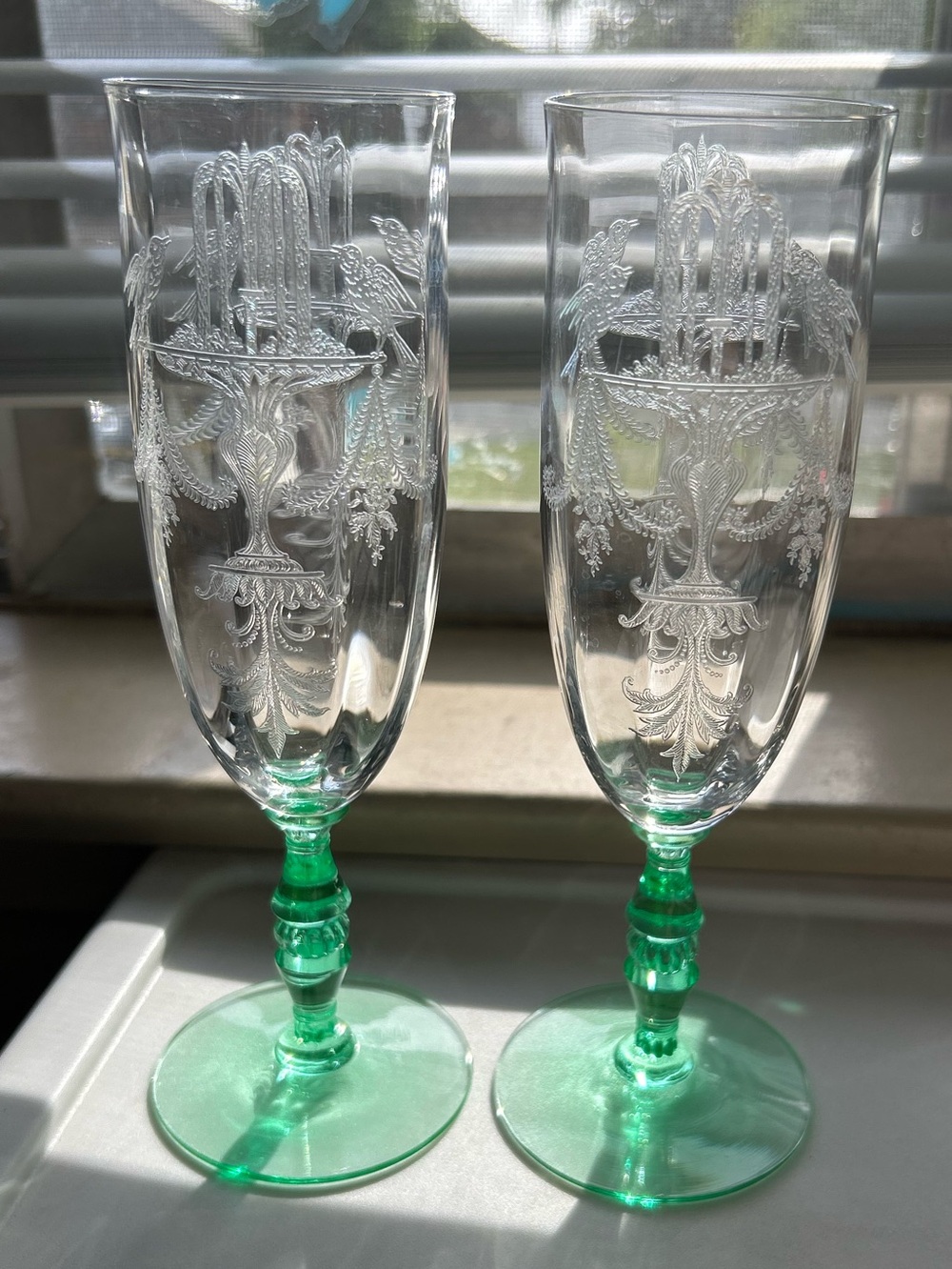 Tiffin Glass UV Reactive